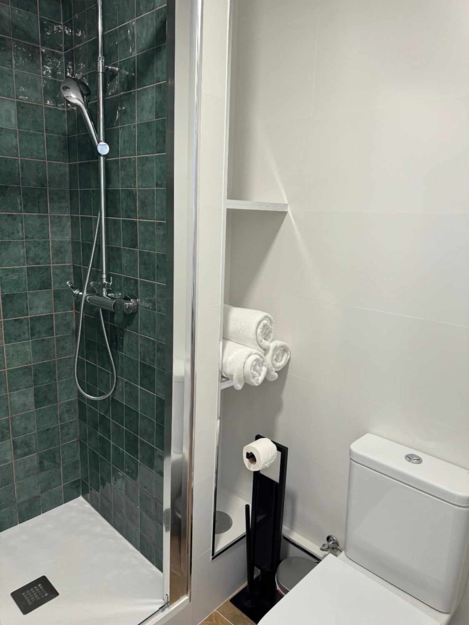Plaza Victoria Apartments Малага Экстерьер фото